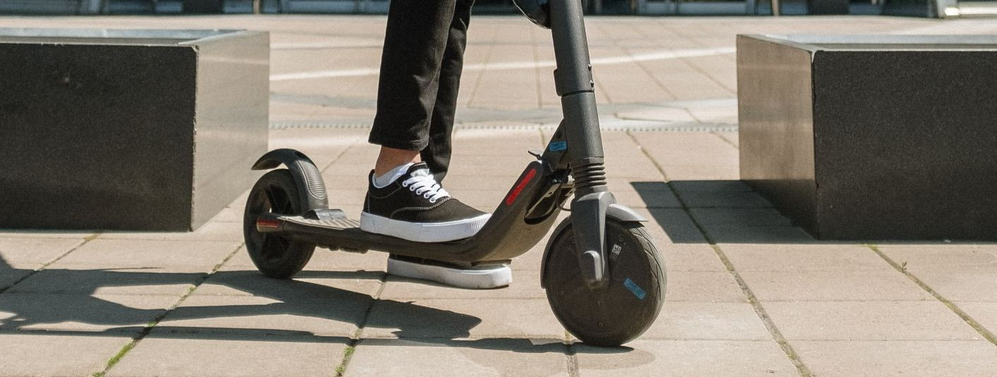 Ecoscooter on suurepärane valik neile, kes otsivad kvaliteetseid, vastupidavaid ja usaldusväärseid elektrisõidukeid. Siin on mõned põhjused, miks valida Ecoscoo