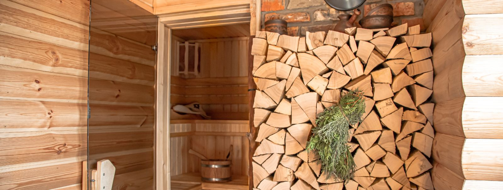 Elektrikerise saun on tüüpi saun, mis kasutab ruumi soojendamiseks elektrikerist, luues kuiva või niiske kuumuse keskkonna, kus inimesed saavad lõõgastuda ja hi