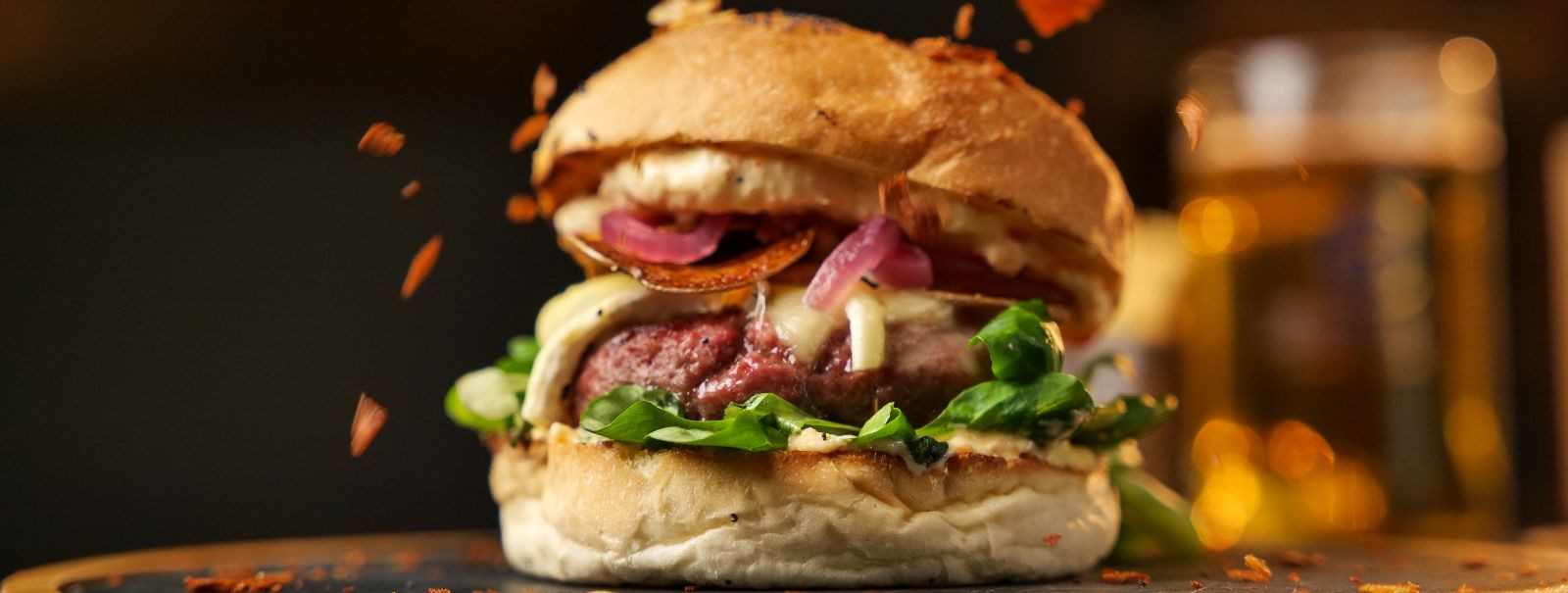 Burger – see on roog, mis on ühendanud inimesi kogu maailmas, kuid gurmee burger, see on midagi enamat kui lihtsalt toit. See on kunstiteos, mis pakub maitsemee