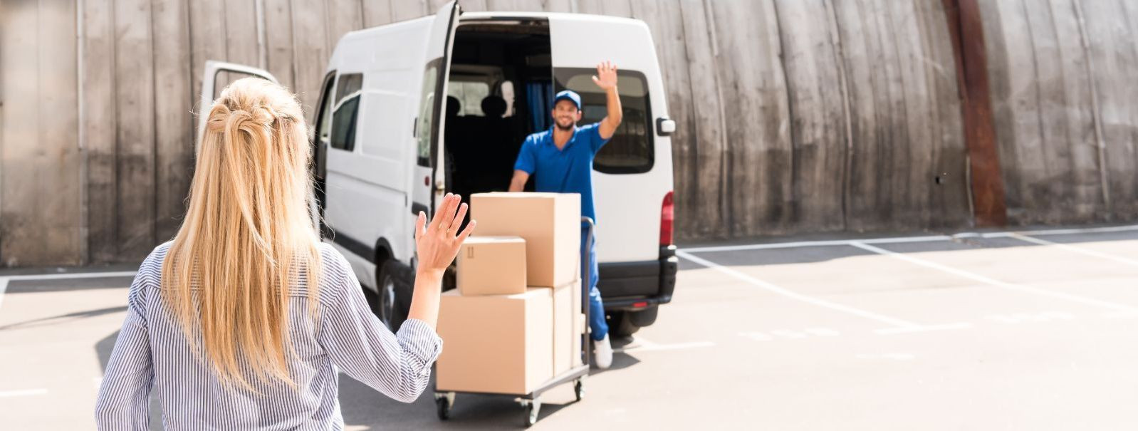 When your business or personal needs require sending goods across borders, selecting the right international courier service is crucial. The right partner can e