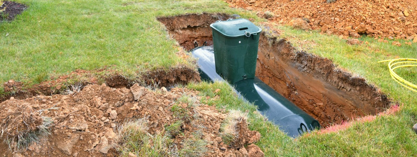 Septiktank on maa-alune reoveepuhastusstruktuur, mida kasutatakse tavaliselt piirkondades, kus puudub tsentraliseeritud kanalisatsioonisüsteem. See kasutab lood