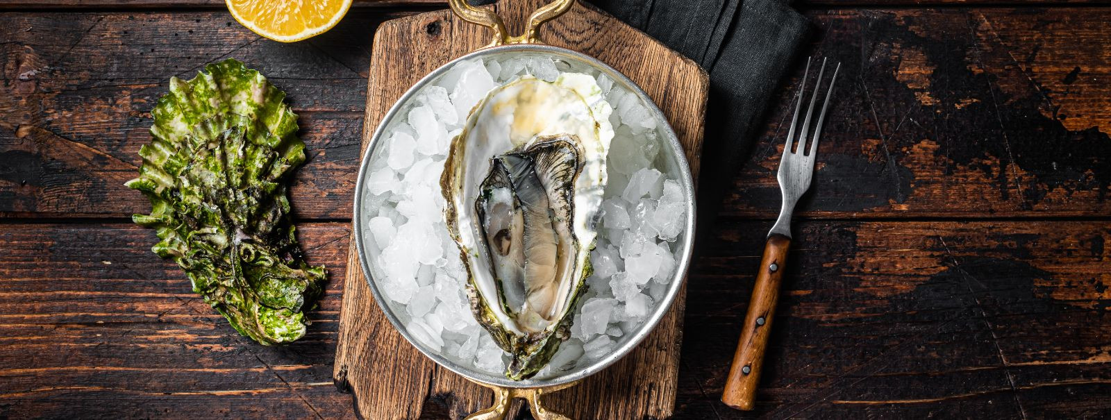 Austrid on pikka aega olnud seotud luksuse ja peenusega, kaunistades eliidi ja gurmaanide laudu. Austrite võlu seisneb mitte ainult nende õrnas maitses, vaid ka