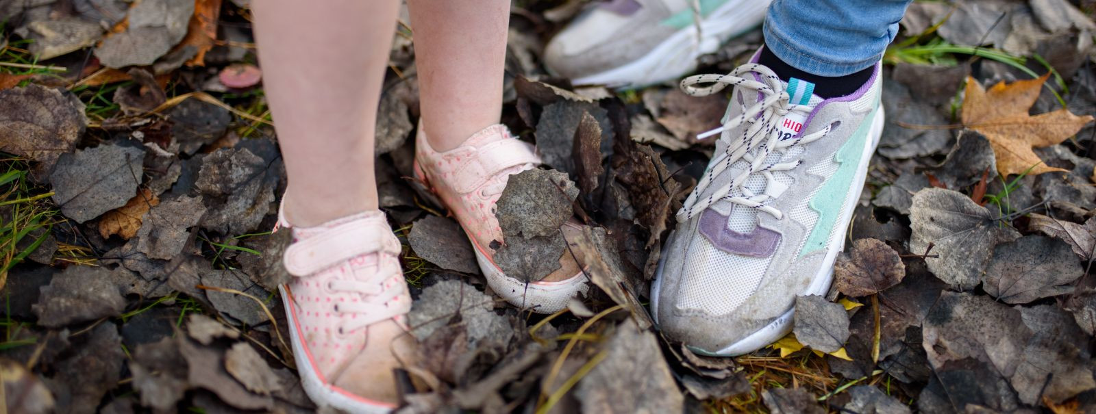 Vanemate ja hooldajatena on meie lastele igaks aastaajaks õigete jalatsite tagamine ülioluline nende mugavuse, turvalisuse ja üldise heaolu jaoks. See juhend tu