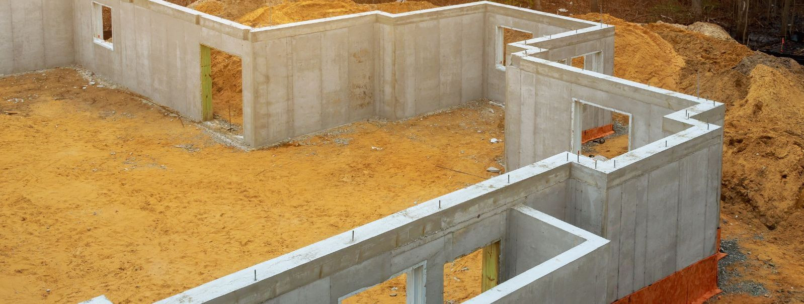 Foundation issues can stem from a variety of sources, including soil conditions, improper drainage, extreme weather events, and natural settling over time. Unde