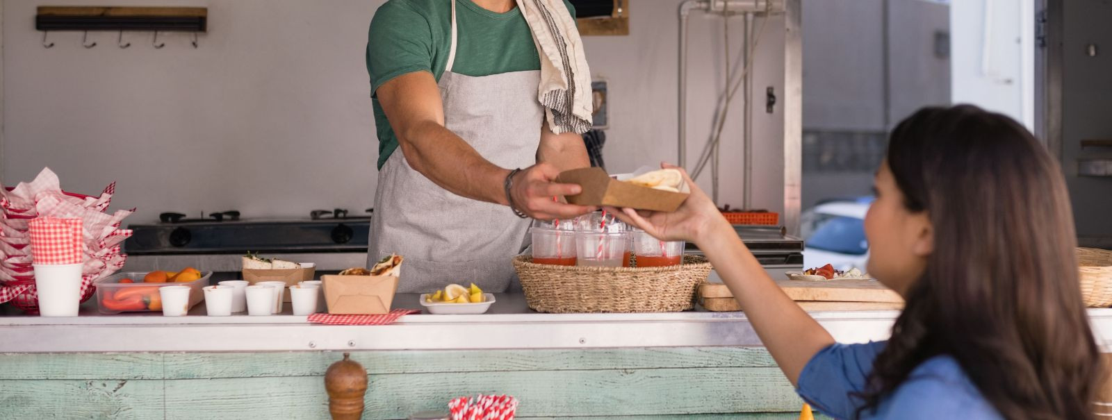 Kui tuleb korraldada üritus, võib kulinaarne kogemus mängida suurt rolli. ROOSIRIG OÜ Catering toob lauale traditsiooniliste Eesti Mulgi maitsete ja kaasaegsete