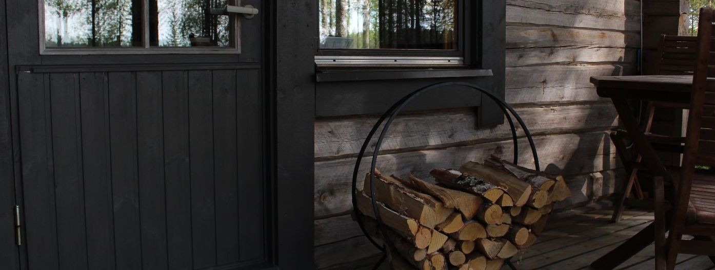 Sauna kütmiseks sobivad küttepuud peavad olema kuivad, kõrge kütteväärtusega ja puhtad. Parimad küttepuud on tavaliselt lehtpuud nagu tamm, saar, pärn, vaher ja