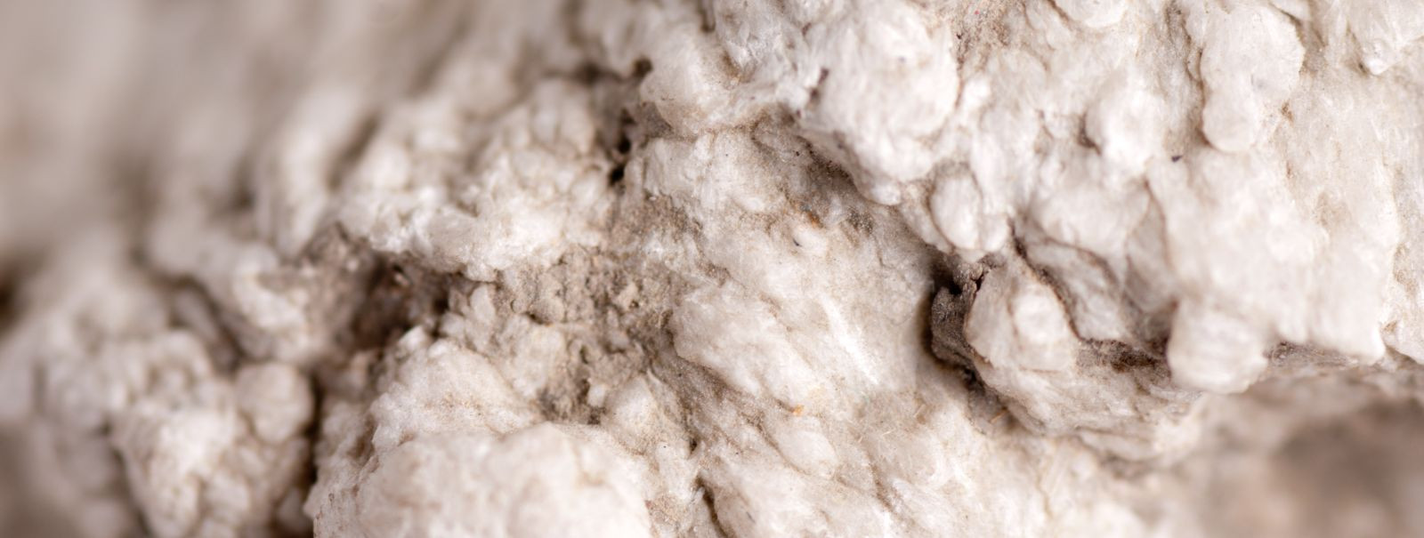 When it comes to insulating your home or building, the material you choose is crucial for ensuring comfort, energy efficiency, and safety. Bulk wool, a natural 