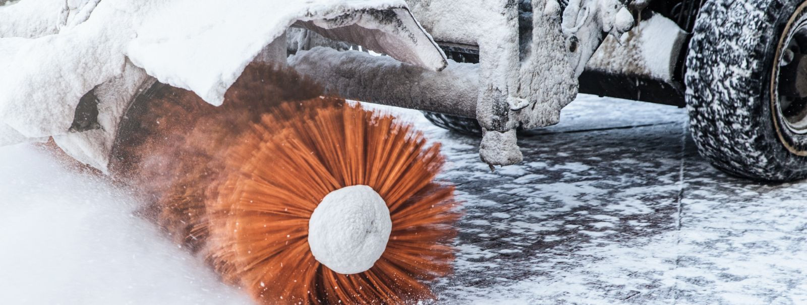 Kui talv katab Tallinna maalilise lumekihiga, muutub koduomanike, kommertskinnisvara haldajate ja omavalitsusorganisatsioonide jaoks oluliseks tagada ohutud ja 