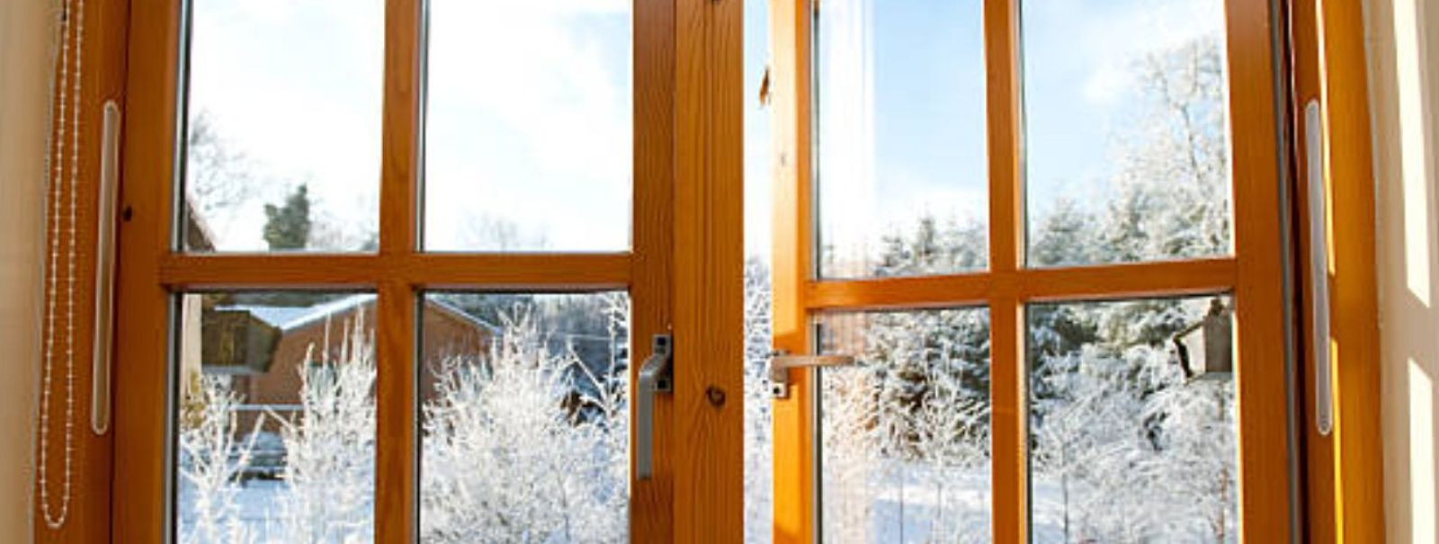 Plastik- ja puitaknad on kaks populaarset aknatüüpi, mida kasutatakse nii uutes kui ka renoveeritud hoonetes. Kuigi mõlemad pakuvad head soojapidavust ja heliis