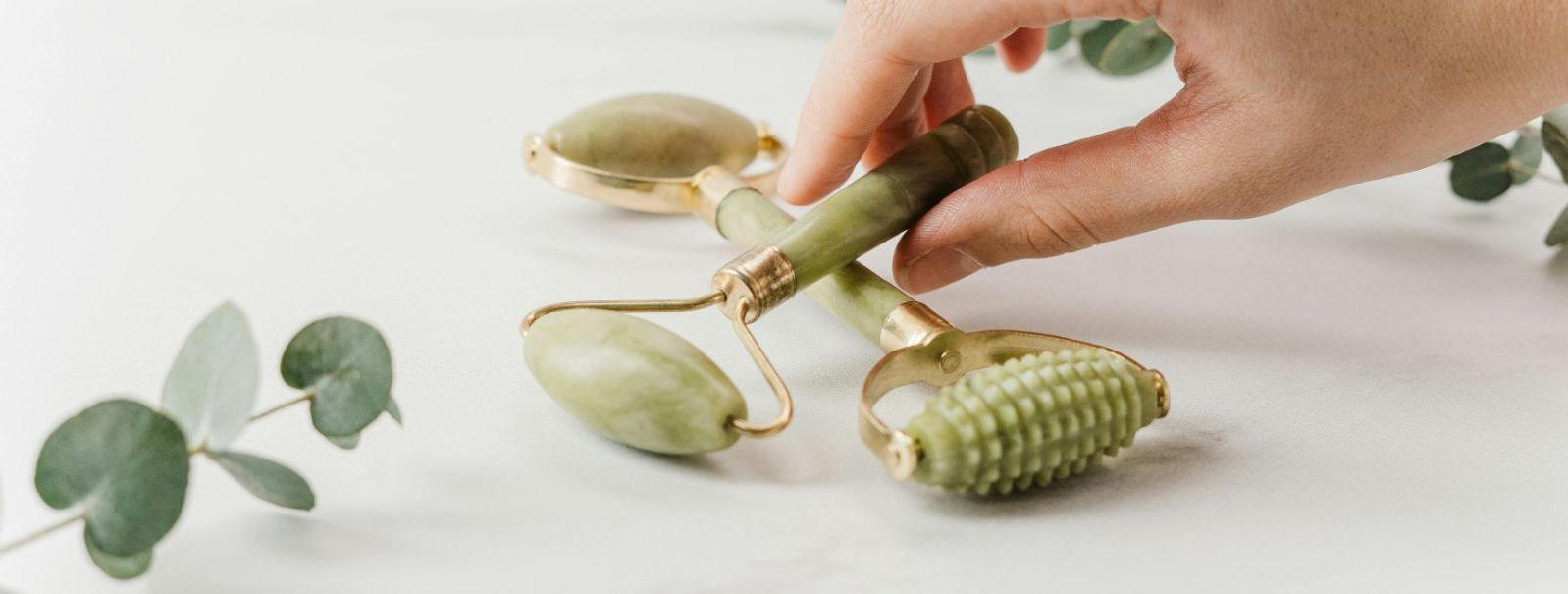 Noorusliku ja särava naha otsingul on mitteinvasiivsed nahahooldused muutunud populaarseks valikuks nende seas, kes otsivad tõhusaid lahendusi ilma operatsiooni