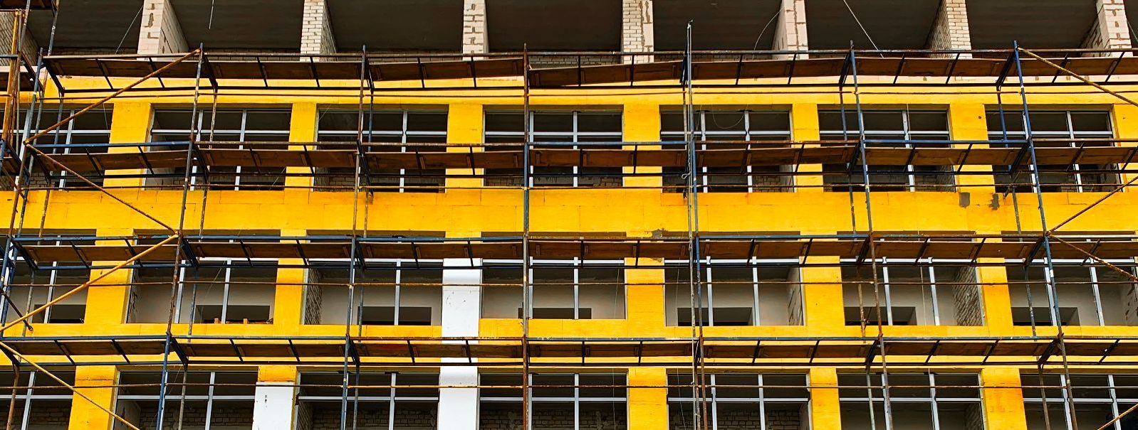 Teras on mänginud arhitektuuris sajandeid pöördelist rolli, revolutsioneerides hoonete kujundamist ja ehitamist. Eiffeli tornist kaasaegse pilvelõhkujani on ter