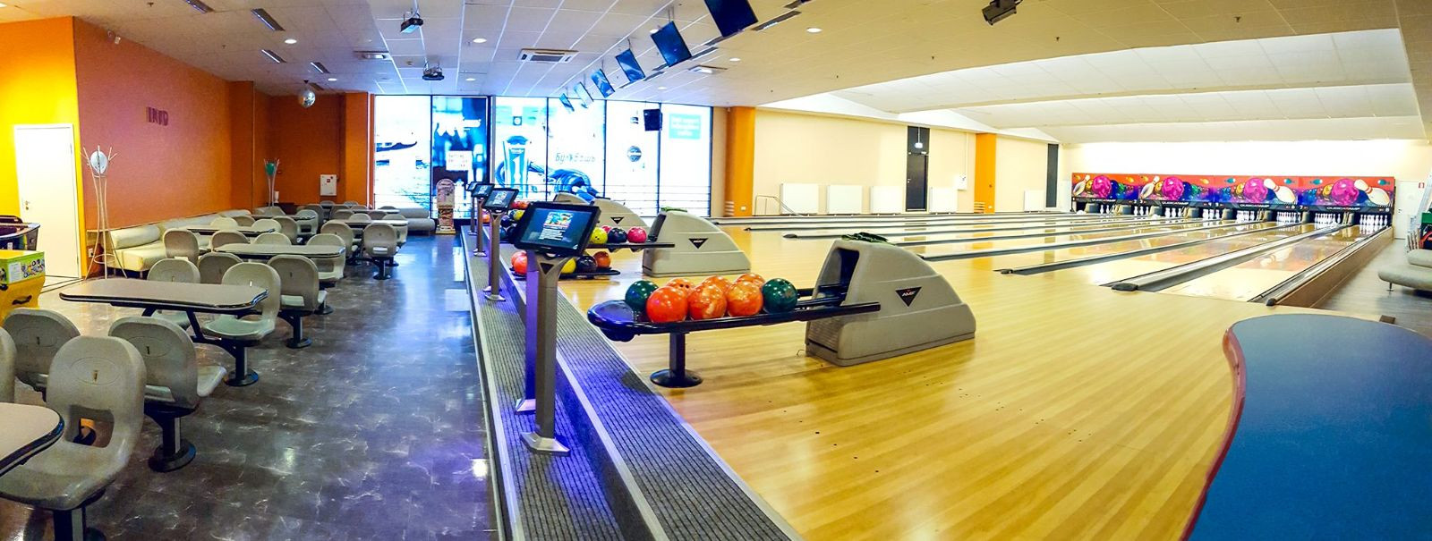 OÜ NS Invest on pereettevõte, mis alustas oma bowlinguklubi majandustegevust veebruaris 2014. aastal ning edukalt tegutseb Narva linnas  Astri Keskuses Bombey B