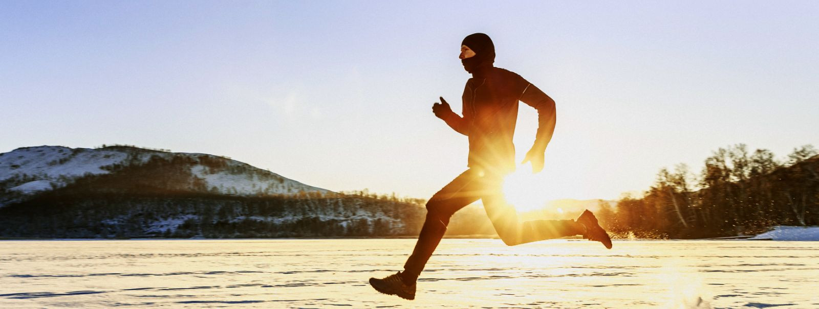 Jooksmine on aastaringne sport, kuid vajalik varustus võib aastaaegadest olenevalt kardinaalselt muutuda. Olgu sa kogenud maratoonar või harrastusjooksja, õige 