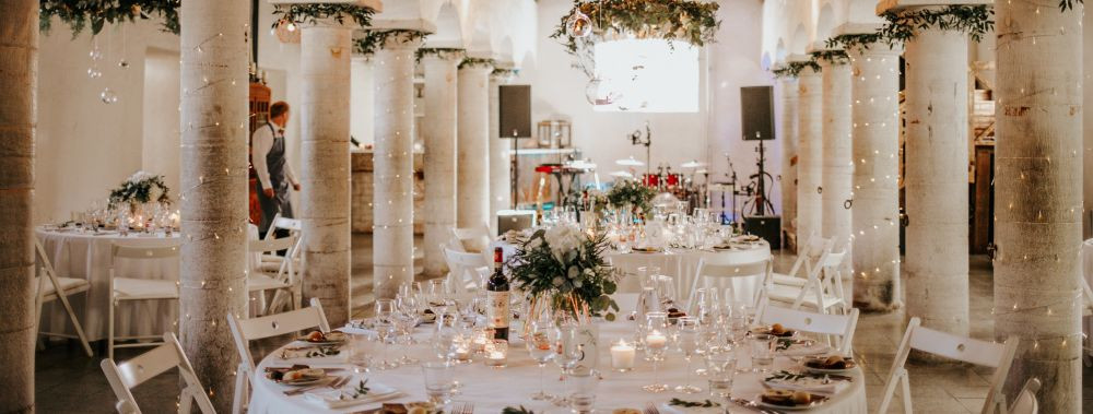 Padise Kastell, with its enchanting historical ambiance and picturesque surroundings, offers a unique canvas for couples dreaming of a fairytale wedding. Nestle