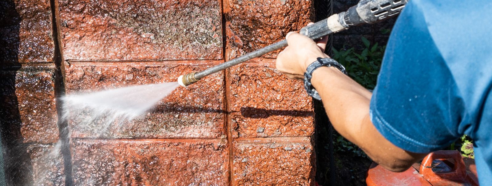 Facade washing is the process of cleaning the exterior surfaces of buildings to remove dirt, grime, pollutants, and other unsightly materials. This practice is 