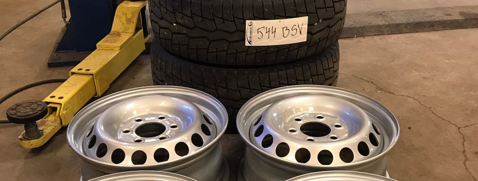 Ratta tasakaalustamine on kriitiline hooldusprotseduur, mis tagab, et ratta ja rehvi kaal on ühtlaselt jaotatud ümber telje. See protsess on oluline sõiduki suj