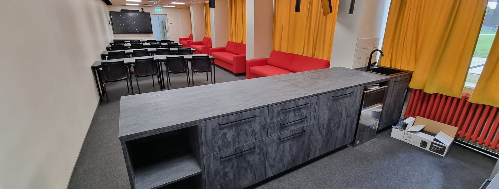 PIMP FURNITURE OÜ on kohandatud mööblidisaini esirinnas, pühendudes ruumide muutmisele ainulaadsete, kvaliteetsete lahendustega. Meie missioon on luua mööblit, 