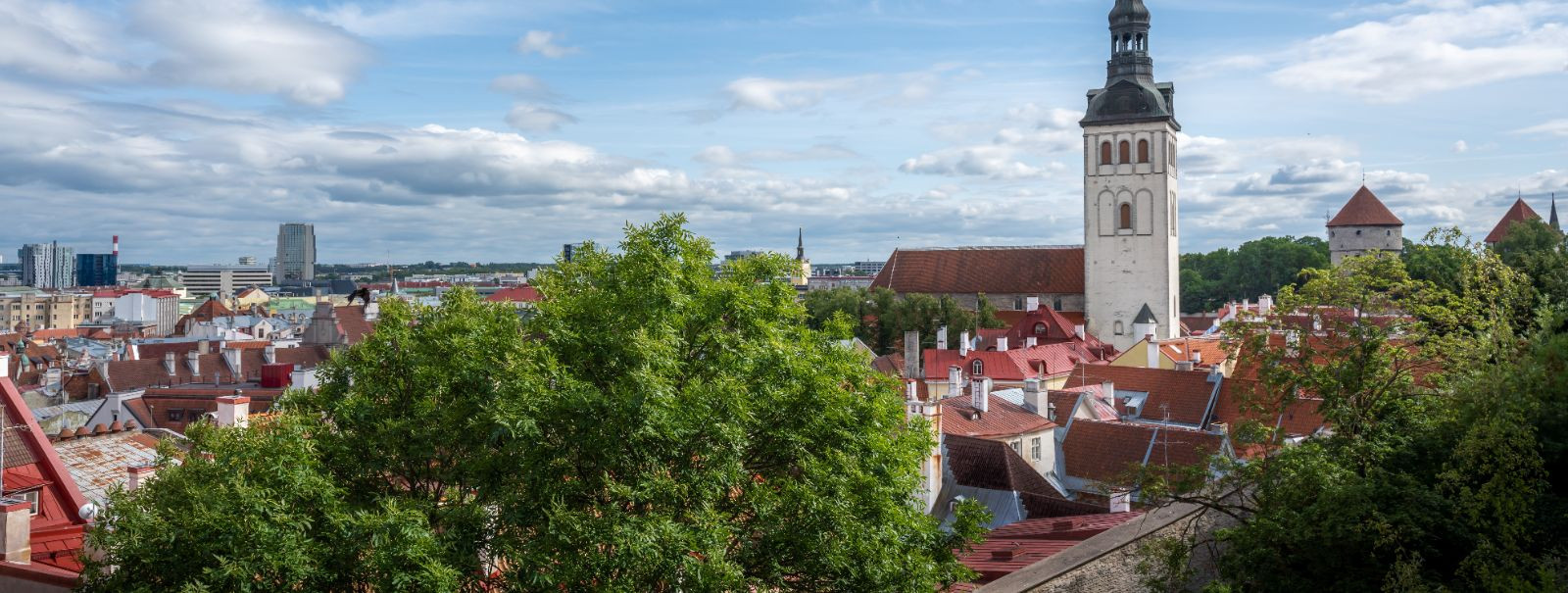 Tallinn, Eesti pealinn, on linn, kus keskaegne ajalugu ja kaasaegne ...