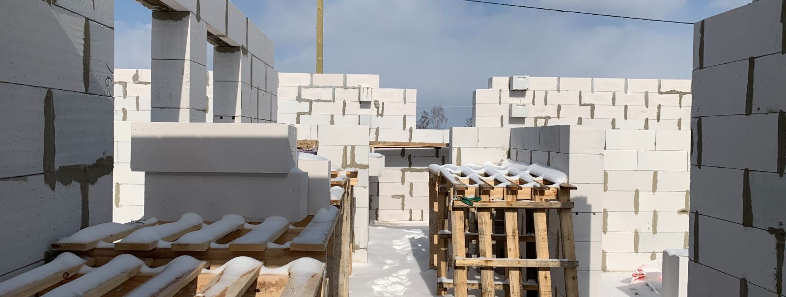 Talvine betoneerimine võib olla väljakutseks, eriti kui ehitusprojekt nõuab kiiret valmimist. Külma ja madala õhuniiskuse tingimused võivad mõjutada betooni tug