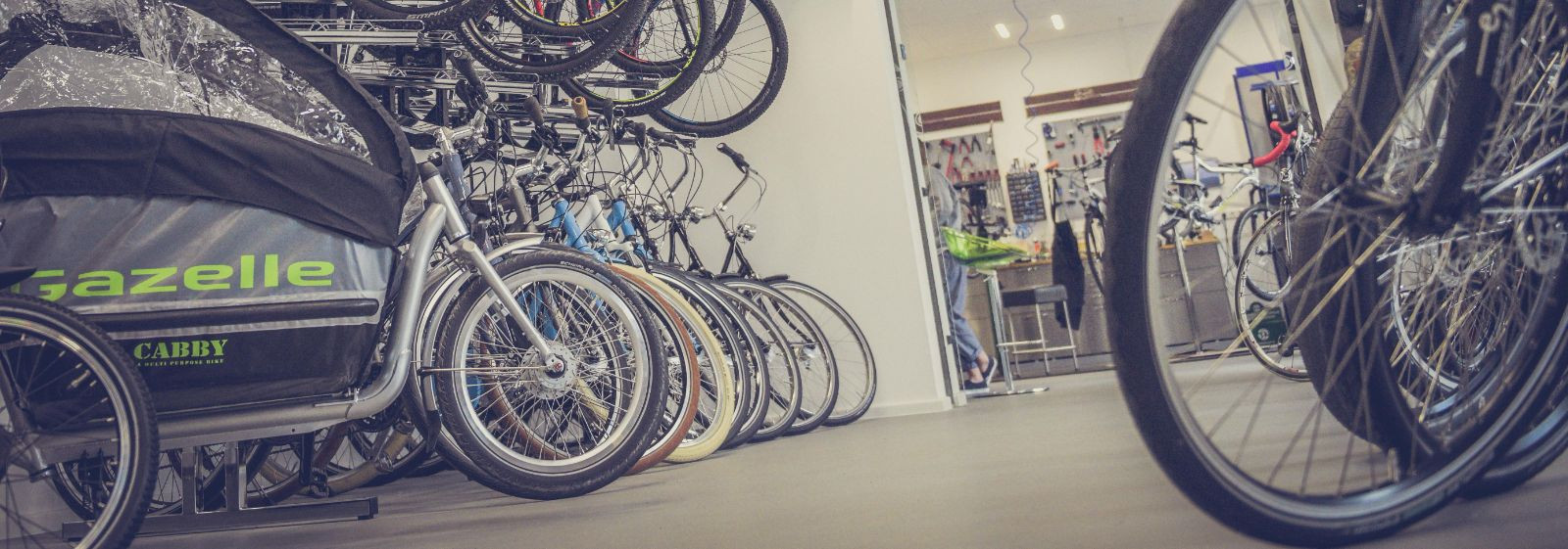 Tere tulemast Tartu rattakeskusesse — sinu usaldusväärne partner rattasõidul   Tartu rattakeskus  ühendab laia valiku  uusi jalgrattaid  ja kvaliteetselt hoolda