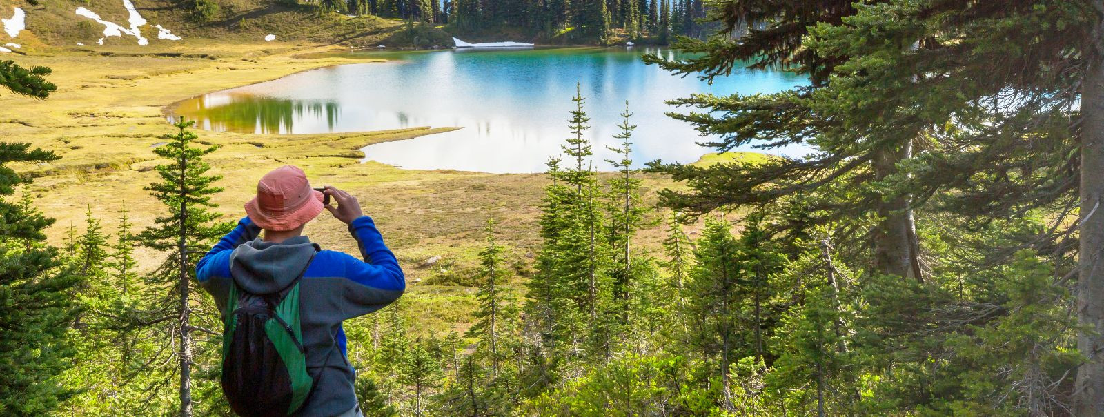 Eesti, peidetud pärl Põhja-Euroopas, on tuntud oma lopsakate metsade, rahulike rabade ja maaliliste maastike poolest. Üle 50% maast on kaetud metsadega, pakkude