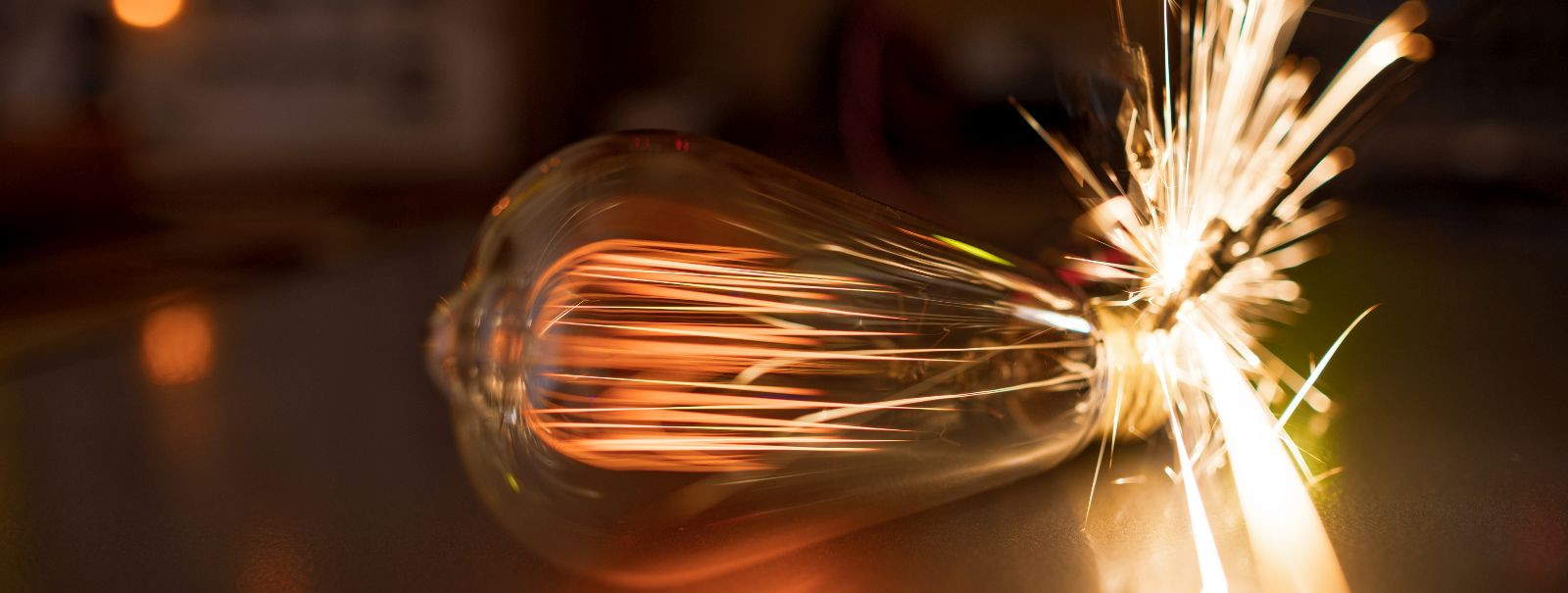 Tugevvoolutööd, mida sageli nimetatakse kõrge võimsusega elektrisüsteemideks, on tööstuslike operatsioonide infrastruktuuri lahutamatu osa. Need süsteemid vastu