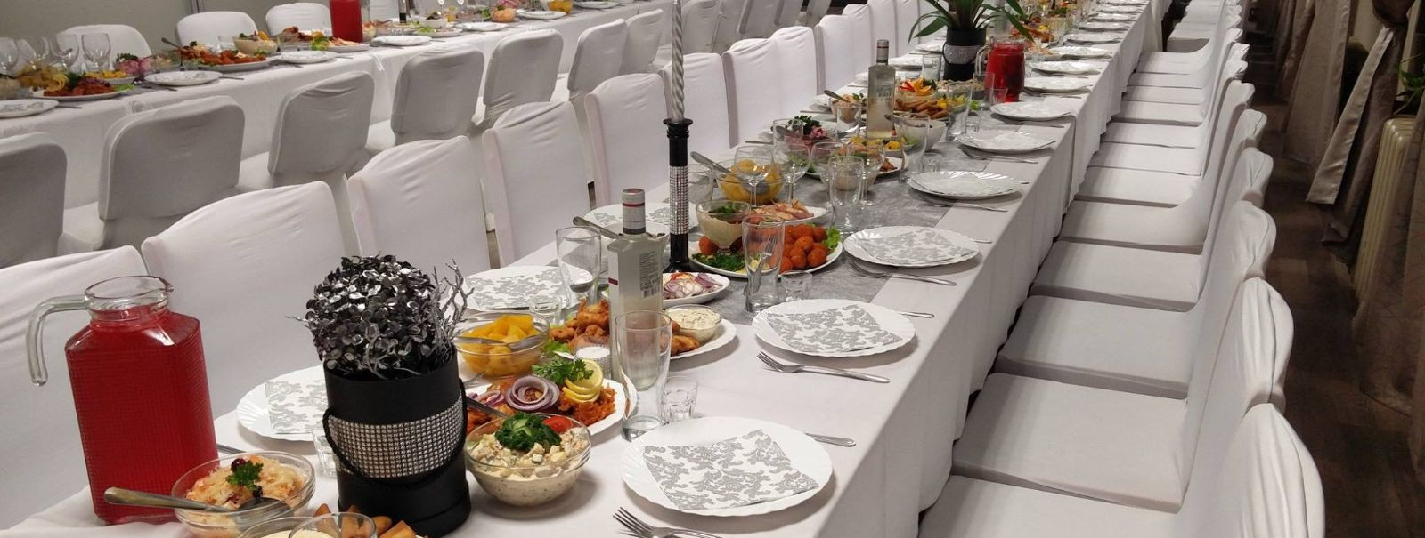 Kui võõrustate pidu, on laud sündmuse keskpunkt. See on koht, kus külalised kogunevad, jagavad sööki ja loovad mälestusi. Hästi seatud laud ei ole ainult esteet