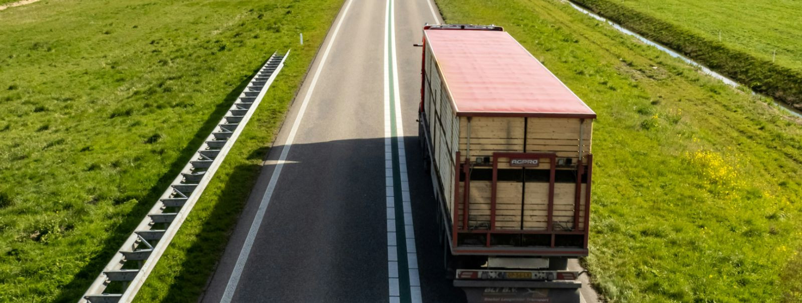 Maanteetransport on kaupade liigutamise protsess maanteedel kasutades ...