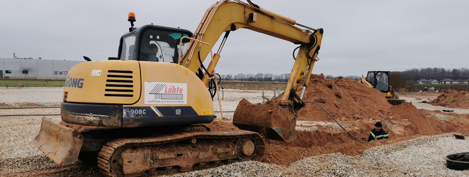 Excavators are a staple in construction projects, known for their versatility and ability to perform a range of tasks from digging trenches to demolition. They 