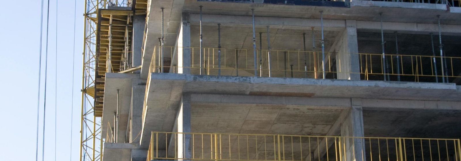 Täislahendused vundamendist karkassini  Professionaalne hooneehitus, mis katab kogu ehitusetapi alates vundamendi ehitusest kuni karkass-ehituse valmimiseni, ta