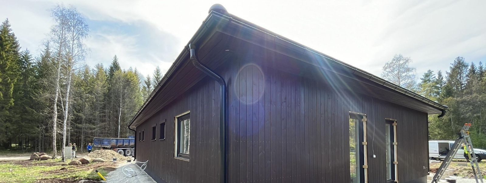 Vihmaveerennid OÜ on Eesti kapitalil põhinev ettevõte, esmakandega Äriregistris kuupäeval 09.01.2017.a.  Ettevõte loodi vihmaveerennide valmistamis - ning paiga