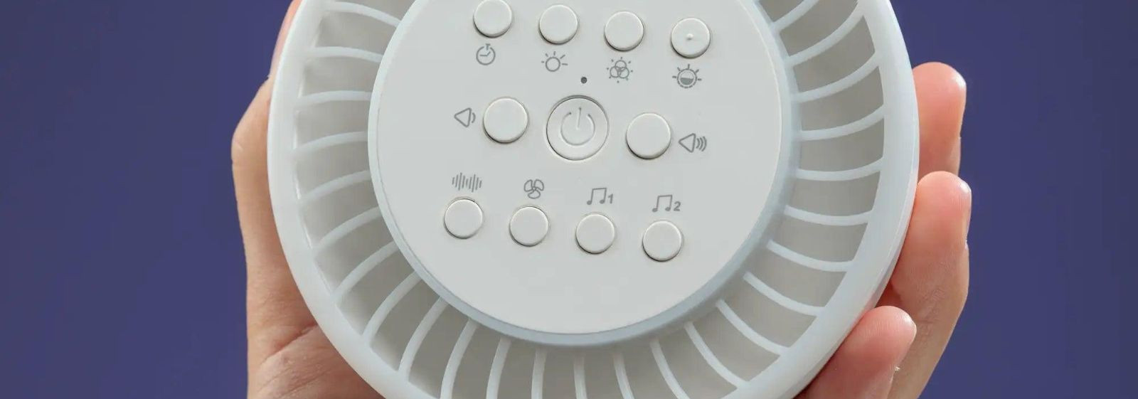 Rahulikum õhturütm ja mõnusam uni   Valge müra seade öövalgusega  aitab luua magamistoas rahuliku atmosfääri, mis toetab paremat uinumist ja ühtlasemat öist puh