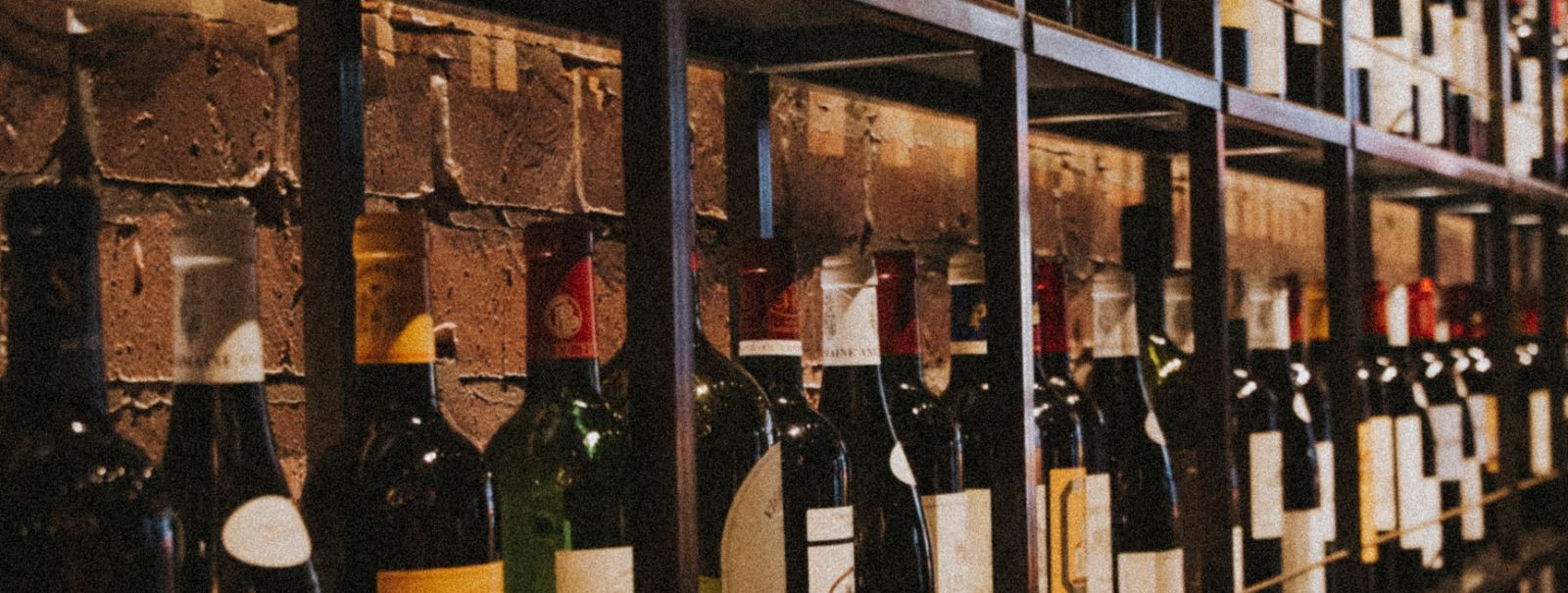 Vein on palju enamat kui lihtsalt jook – see on lugu, mis räägib maitsetest, aroomidest ja kultuurist. Ferro kohvik-restoranis kutsutakse sind avastama veini ma