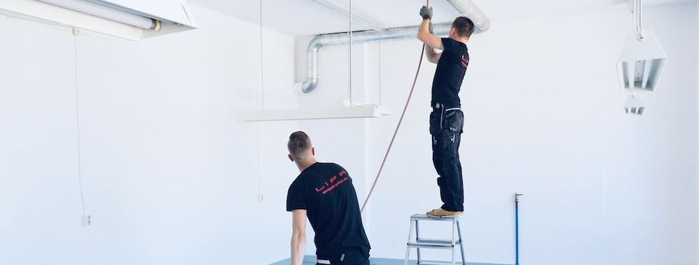 Eestis on ventilatsioonisüsteemide vastavus riiklikele määrustele oluline, et säilitada ohutud ja tervislikud keskkonnad nii äri- kui ka elamuehitistes. Vastavu