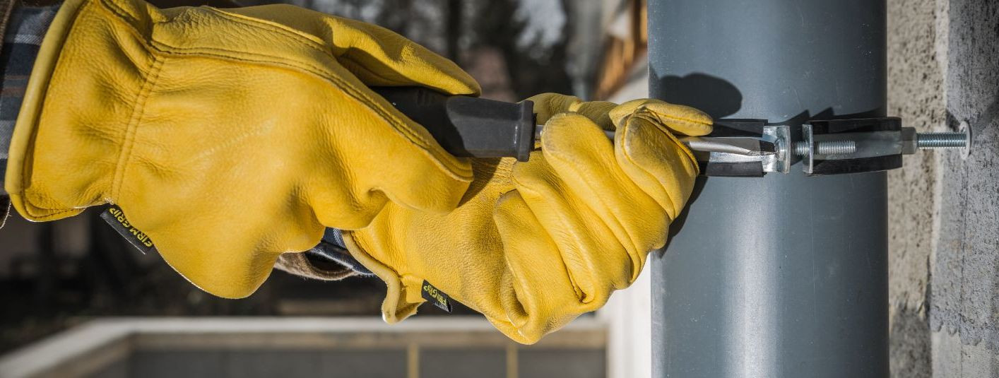 Vihmaveesüsteemid, olles üks maja olulisemaid, kuid tihti tähelepanuta jäetud komponente, mängivad võtmerolli hoone üldises kaitse- ja ilmeaspektis. Plekieksper