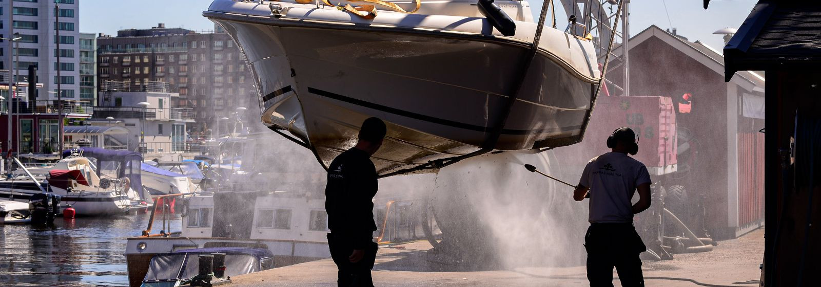 Täielik kerehooldus, mis pikendab kasutusiga ja vähendab kulusid   Laevavärvimine ja antifouling  ning  korrosioonikaitse ja anoodivahetus  tagavad, et kere püs