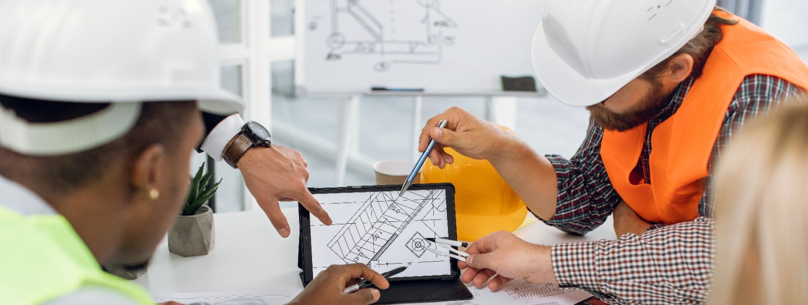 Täielik võrkude projekteerimine vastavalt kohalikele nõuetele   Võrkude projekteerimine  ja professionaalsed  insenerlahendused  tagavad, et elektri- ja telekom