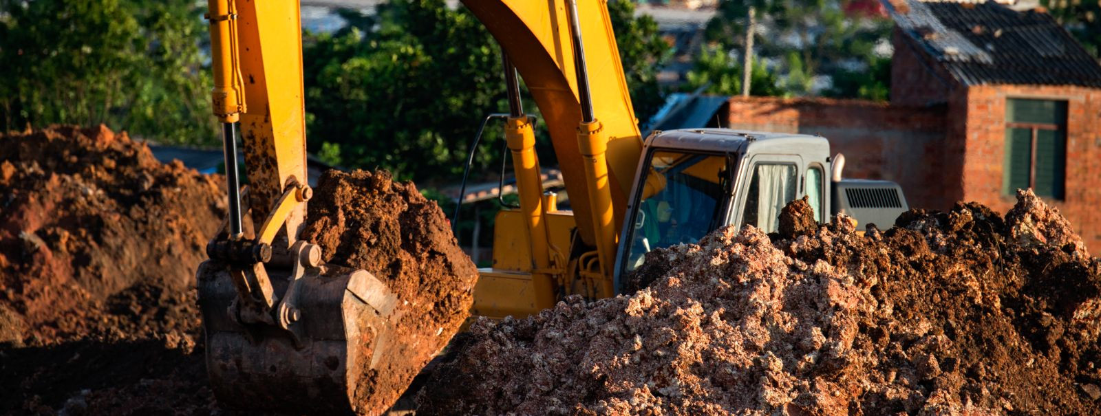 Excavators are versatile and essential machines in the construction industry, used for a variety of tasks such as digging, demolition, and material handling. Th