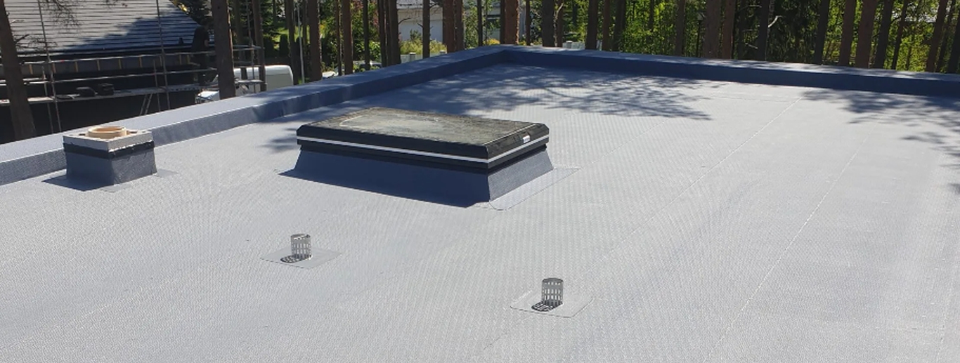 Lamekatuselt vee äravoolu tagamiseks kasutatakse tavaliselt läbiviike. läbiviigud on spetsiaalsed süsteemid, mis on paigaldatud katuse alamikele ja mis aitavad 