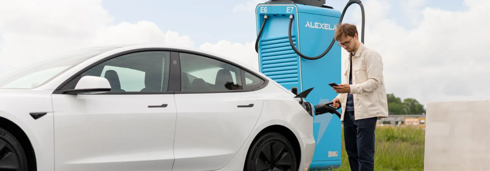 Sujuv laadimine igapäevaeluks 
  Laadimislahendused  ühendavad avalikud laadimisjaamad ja nutika kodulaadimise, et tagada muretu ning tõhus laadimiskogemus elek