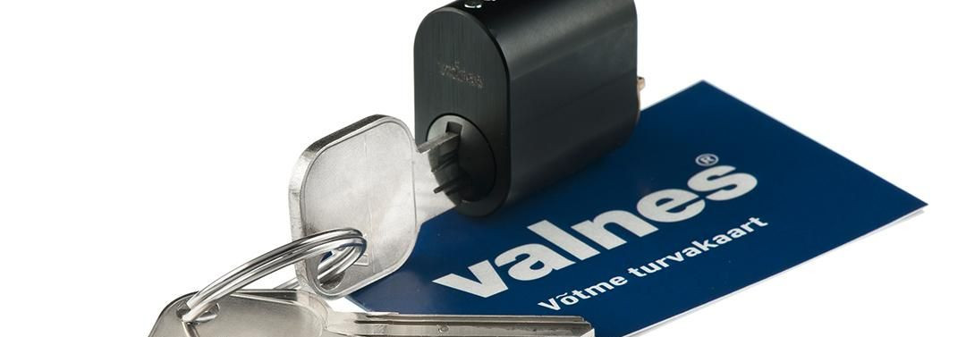 Our company aims to simplify door and access management and to ensure the security of buildings alongside everyday needs and requirements. We approach work in a