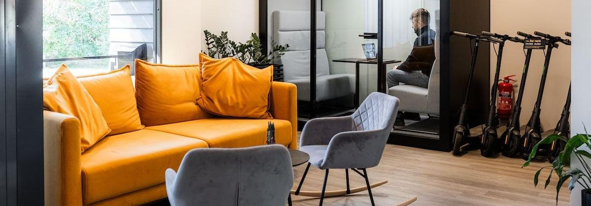 Meie hotell pakub Kuressaare kesklinnas rahulikku ja isikupärast ööbimiskogemust, kus peetakse oluliseks peenetundelist külalislahkust ja ajaloolist atmosfääri.