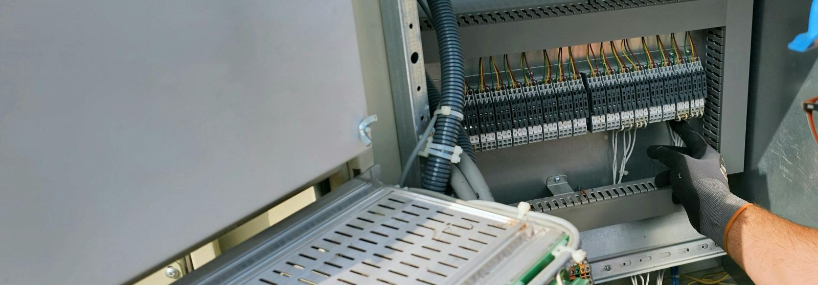 Turvaline elektripaigaldus kodu- ja äripindadele   Kiire ja professionaalne elektritöö  tagab muretu igapäevase kasutuse, olenemata sellest, kas on vaja uuendad