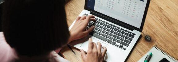 Mis on lahendus? 
  Kõik-ühes ärilahenduste platvorm  koondab ettevõtte finants- ja operatsiooniprotsessid ühte, turvalisse keskkonda: põhjalik ERP-süsteem, rea