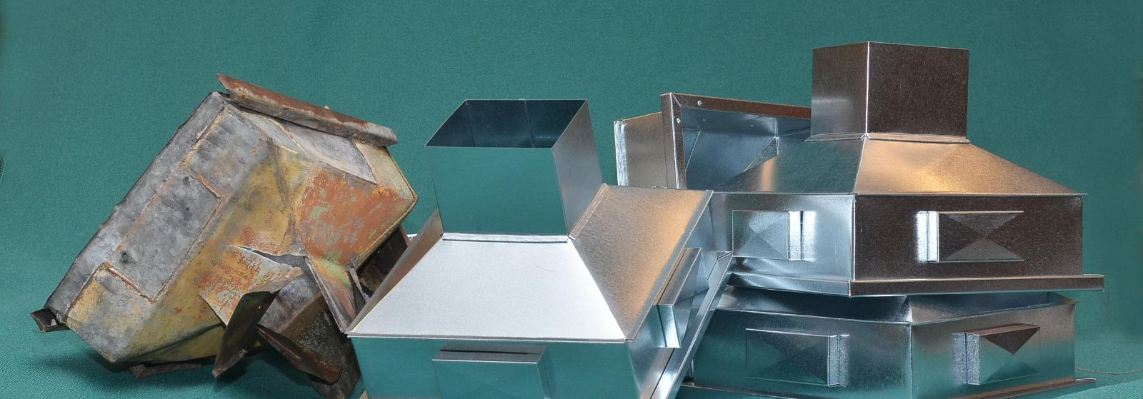 Autentne restaureerimine muinsuskaitsele ja renoveerimisele 
  Algupärane restaureerimine  taastab plekkdetailid täpselt vastavalt ajaloolistele joonistele või 