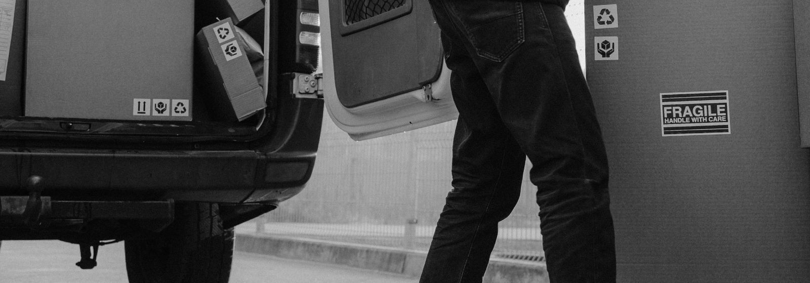 Usaldusväärne kullerteenus igaks vajaduseks  Kiire, jälgitav ja turvaline kullerteenus, mis ühendab kaasaegsed transporditeenused ja paindliku kaubaveo — ideaal