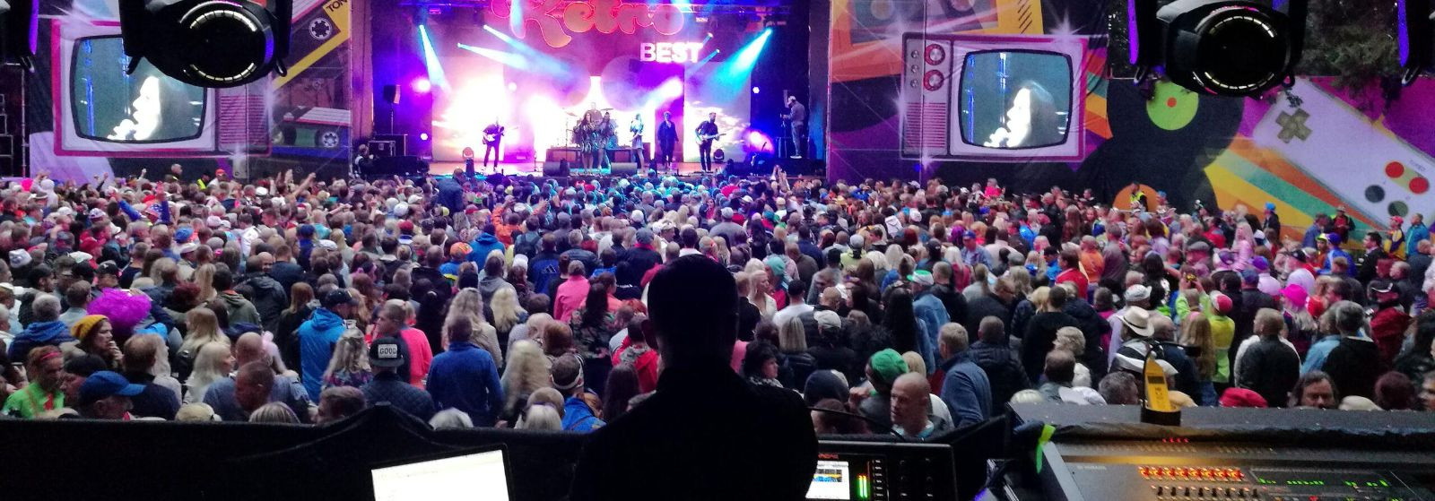 Lavasüsteemid, mis muudavad iga etenduse sujuvaks 
  Lavatehnika rentimine  ja täistehniline tugi tagavad professionaalse lavakogemuse nii väikestel etendustel 