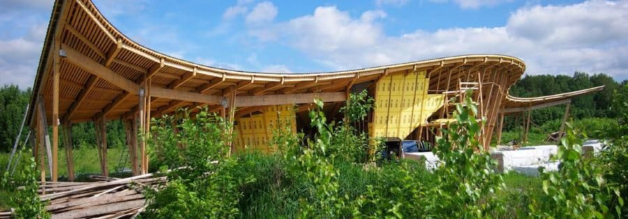 Our work focuses on practical crafts, creativity and sustainability: we create wooden living rooms and outdoor spaces that work both in everyday life and in pub