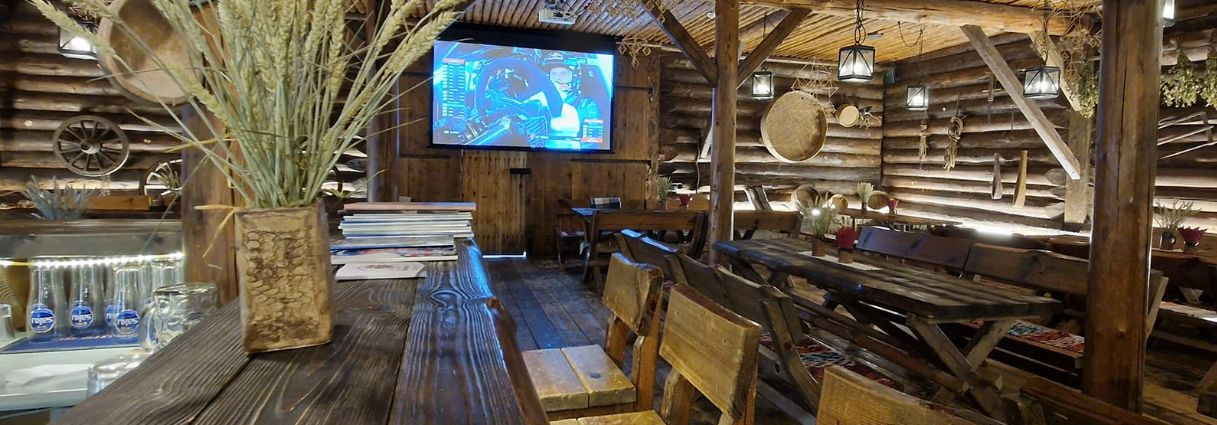 Sõbralik ja professionaalne restoranipersonal loob igal külastusel meeldiva ja muretuvaba söögielamuse: täpne lauateenindus, oskuslik joogiteenindus ja kiire la