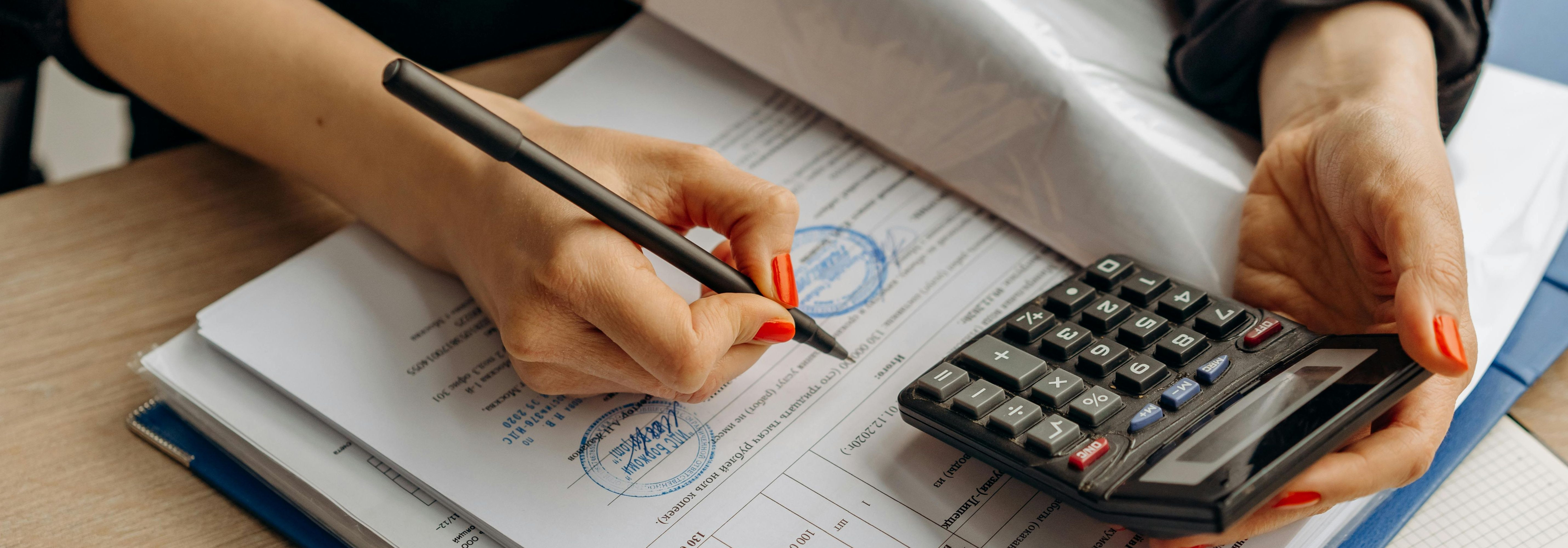 Meie missioon on pakkuda väikestele ja keskmise suurusega ettevõtetele usaldusväärset ning praktilist raamatupidamis- ja palgitoe, et ettevõtjad saaksid keskend